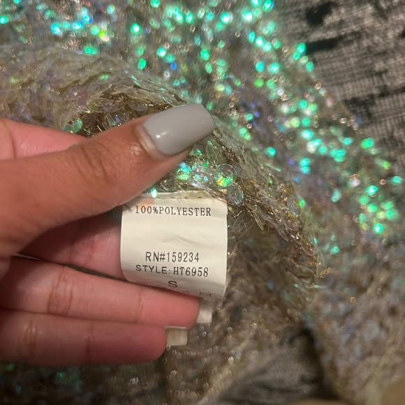 Full sequence mid crop top never been worn. - Picture 5 of 5